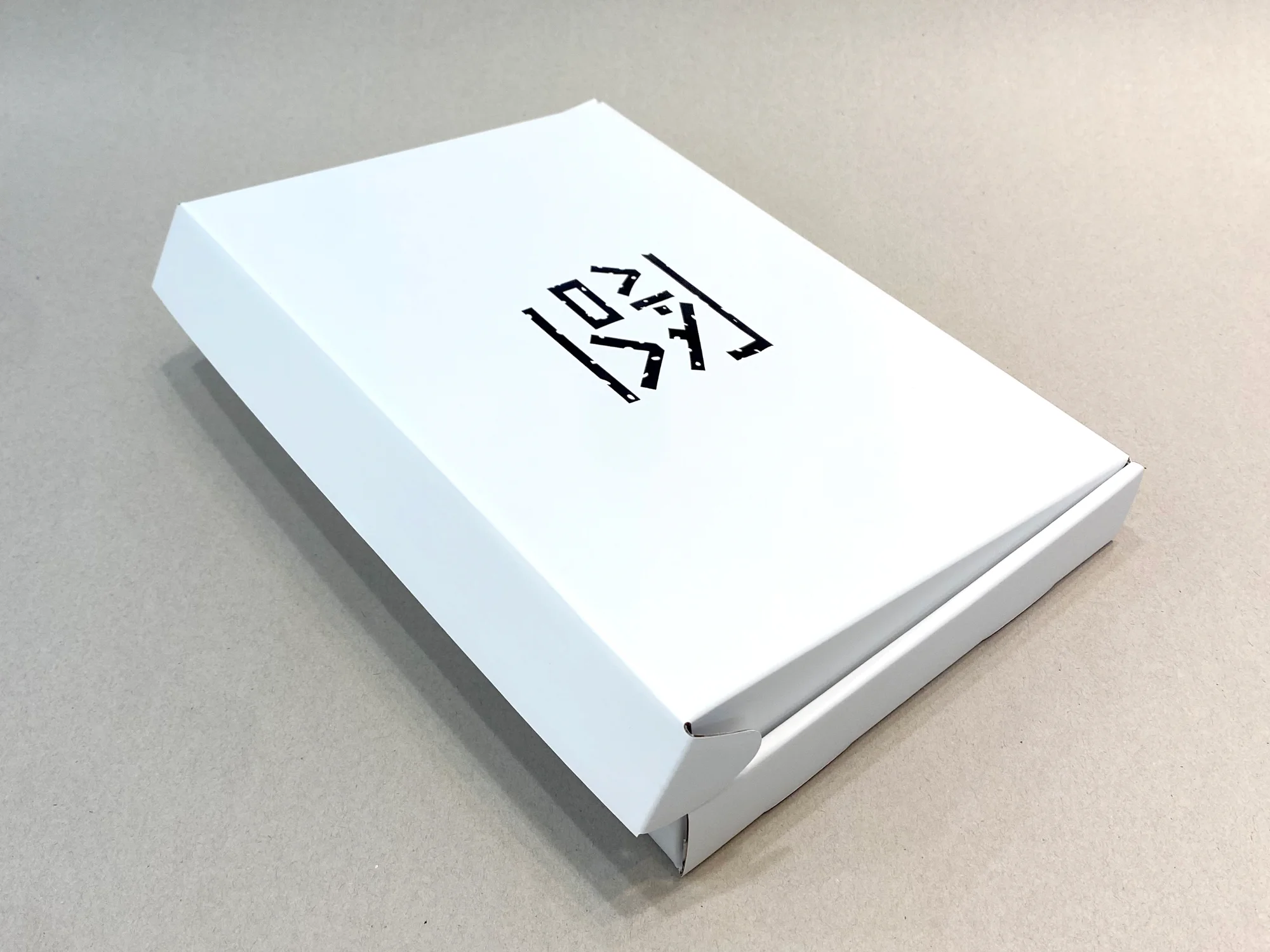 삼구스 유광먹박 g형박스 박스 제작 사례 - 방산포장