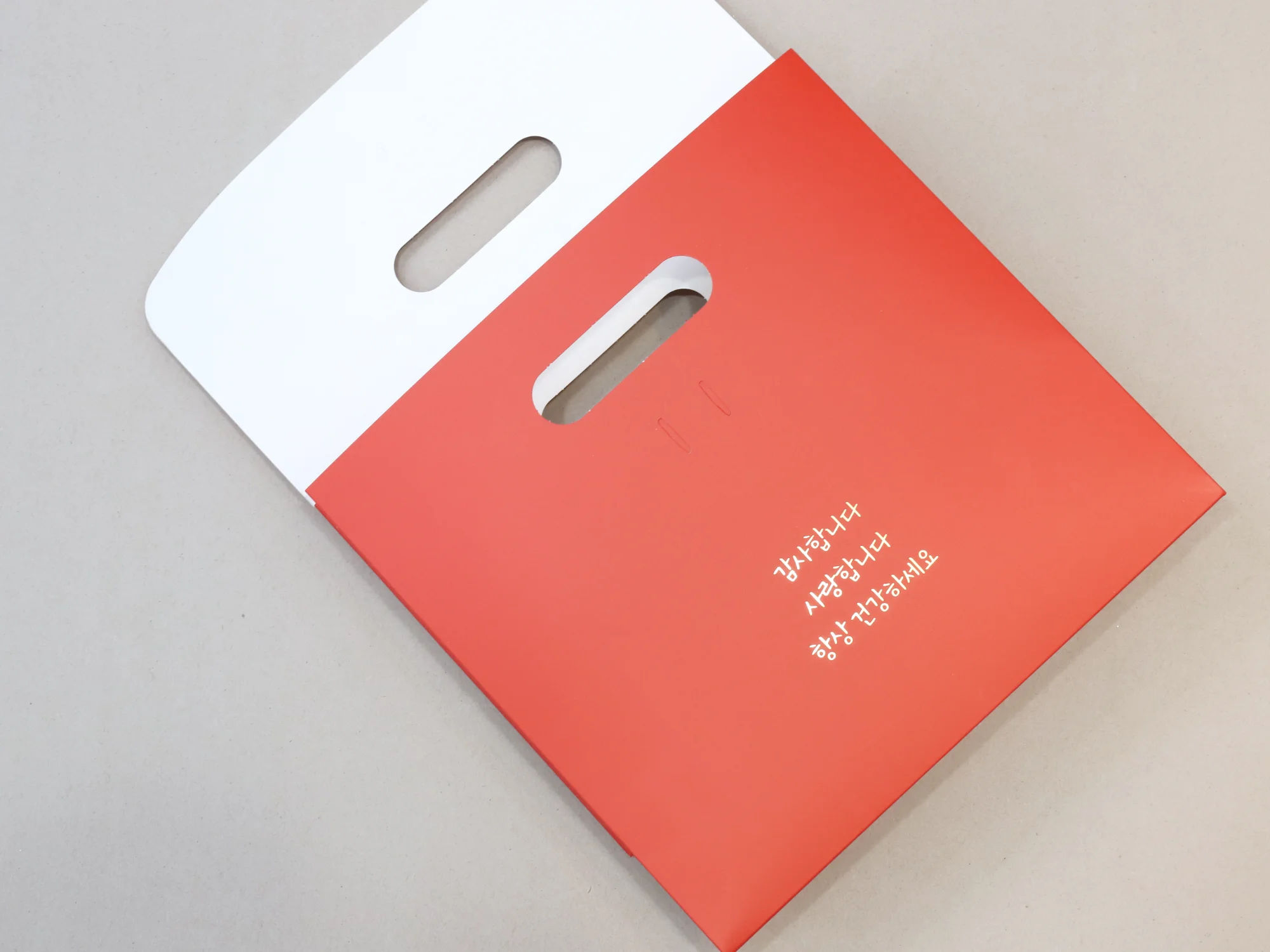 딜라이트오 손잡이 타공 쇼핑백 쇼핑백 제작 사례 - 방산포장