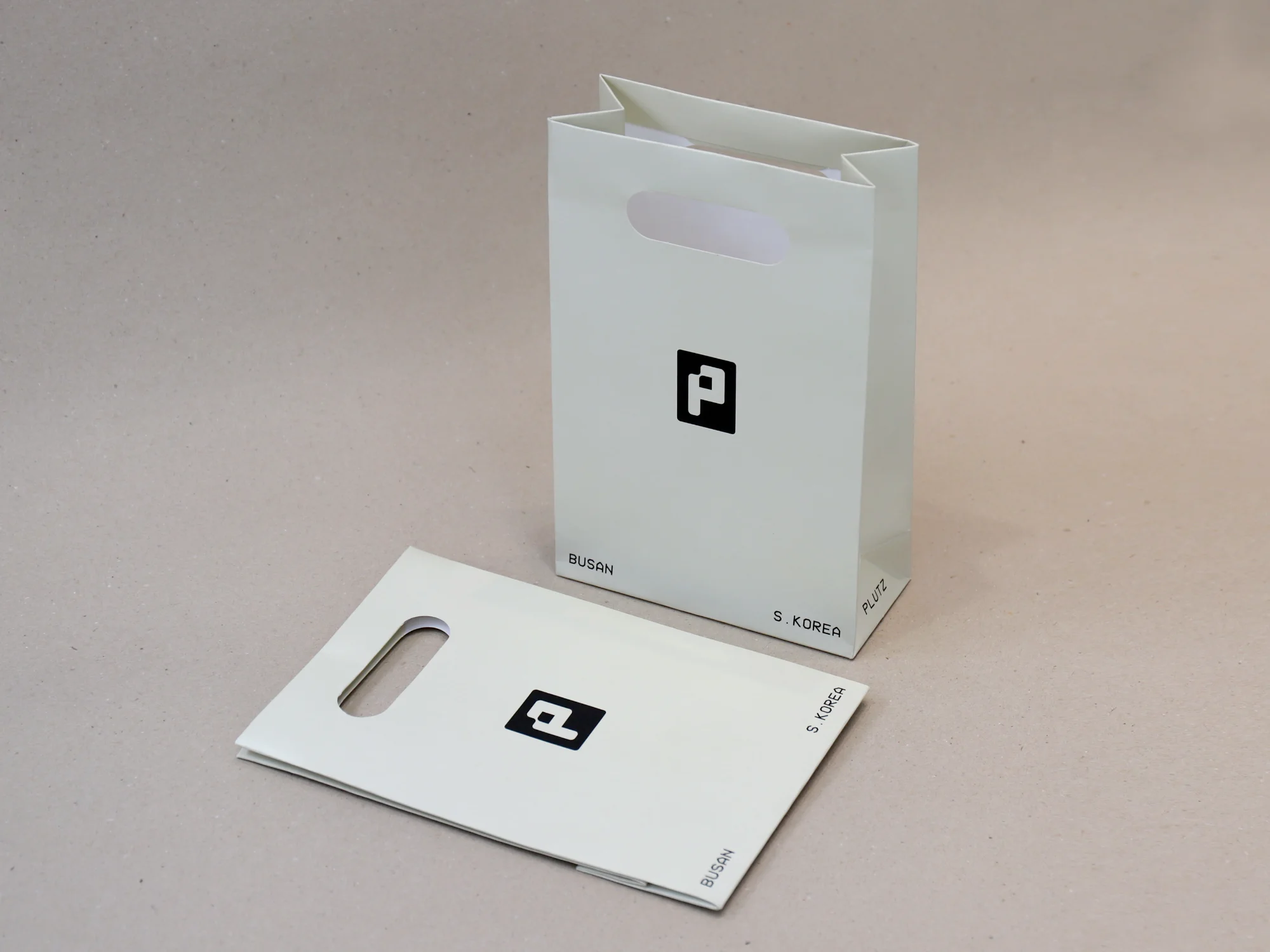 플러츠 손잡이타공 쇼핑백 쇼핑백 제작 사례 - 방산포장