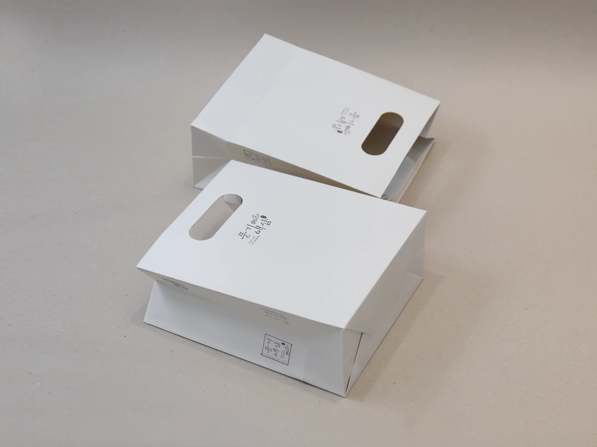 풍기애삼 손잡이타공쇼핑백 쇼핑백 제작 사례 - 방산포장