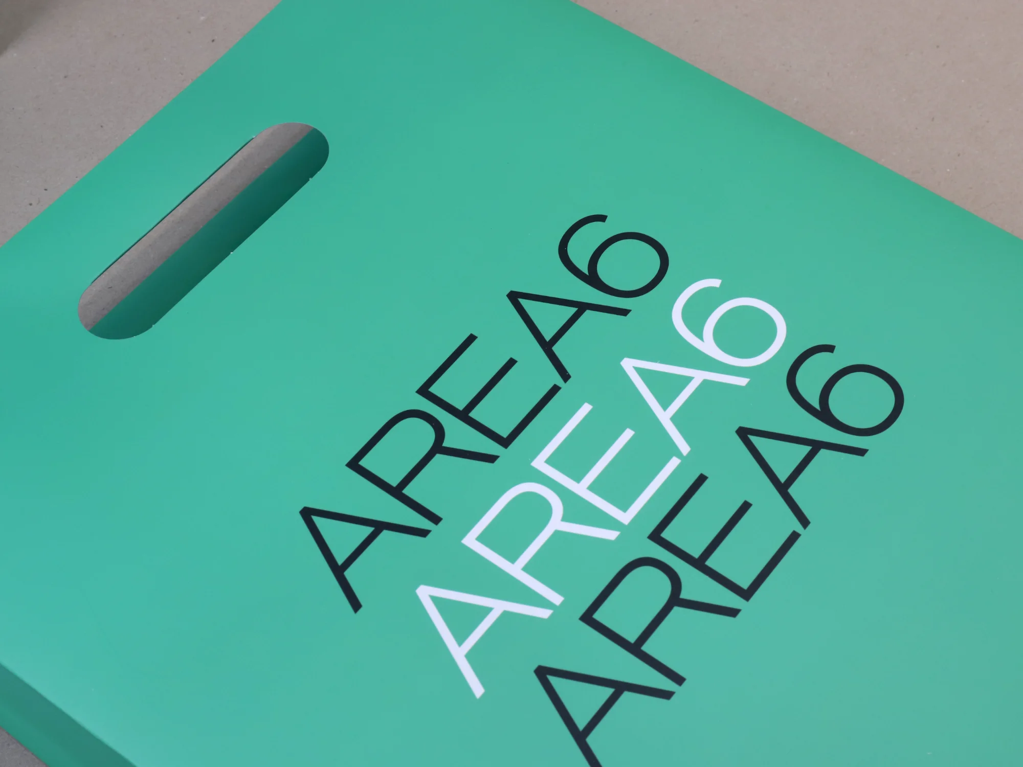 아레아식스 손잡이타공 쇼핑백 쇼핑백 제작 사례 - 방산포장