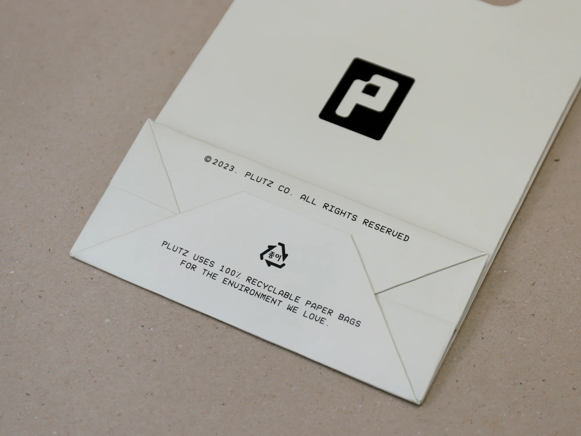 플러츠 손잡이타공 쇼핑백 쇼핑백 제작 사례 - 방산포장