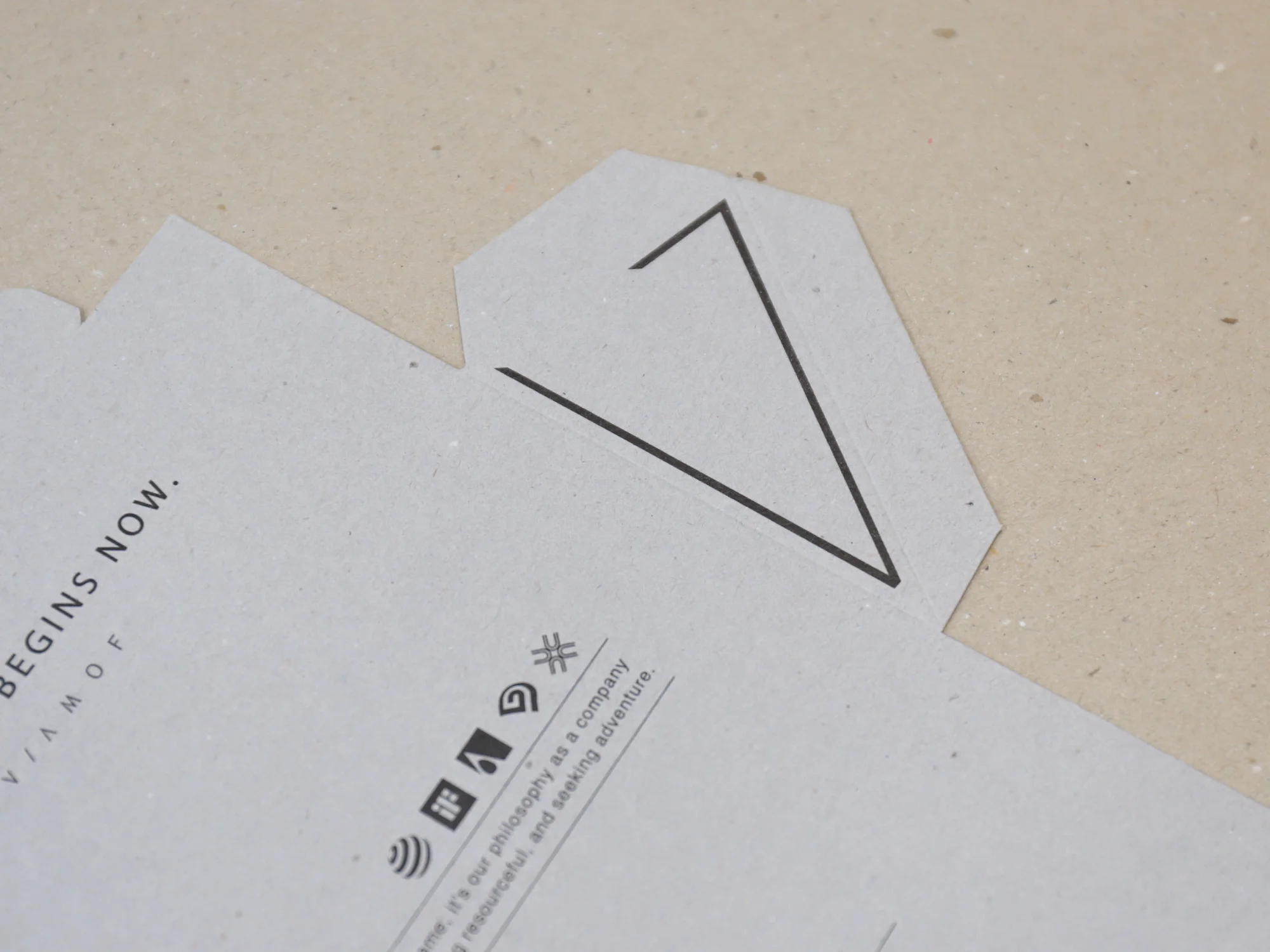 비아모프 안경 삼각 조립식 박스 박스 제작 사례 - 방산포장